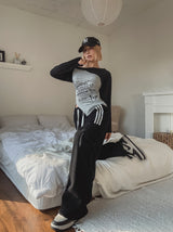 バターフルレタリングアンバランスオフショルダー長袖Tシャツ