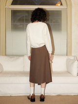 Round neck knitted cardigan sweater with regular shoulder and woolen fabric