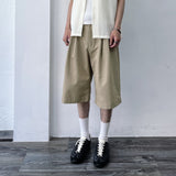 Pleated Silhouette Knee-Length Shorts