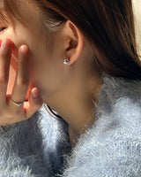 Angel pearl earring (silver)