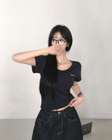 "ONLY" lettering U-neck short-sleeved T-shirt