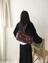 ベルトスタッドアクセントレザークロスボディショルダーバッグ