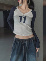 11 V-neck color matching raglan long sleeves