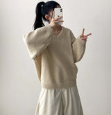 Disco Pop Duc Thick Sleeve Punching V-Neck Knit