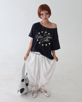 Star lettering off-shoulder boxy short-sleeved T-shirt