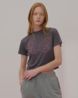 テキストバタフライクロップTシャツ-CHARCOAL