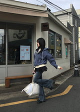 グレーのローブーツカットデニム