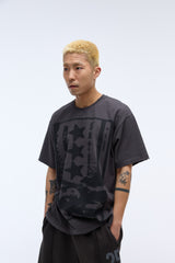 サウンドウェーブアートワークダメージウォッシングTシャツ (チャコール)