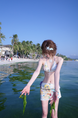 夏の女の子ビキニ