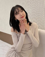 [Worn by Jeon Hyo-sung, Joo Hyun-young, Ria Kim, Ju-yeon, Lee Jung-shin] スパークルエンブレム ワイドバンド 925 シルバー+ロジウムメッキ サイズ調整リング R041-02H-W