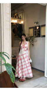 レッドチェック柄Vネックスリーブレスロングドレス