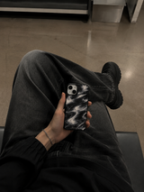 Flow 01 – Smoke Case (MagSafe)