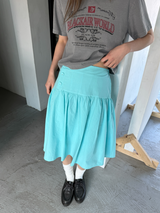 サイドボタンミディスカート