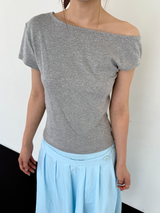 アンバランスオフショルダーTシャツ