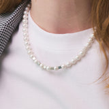 a pearl necklace_CLEF TRIM PEARL NEC