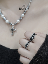 Black Star Cubic Ring
