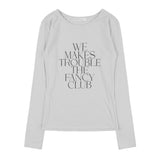 "We Makes Trouble" ログスリーブTシャツ (グレイッシュベージュ) F25QB099