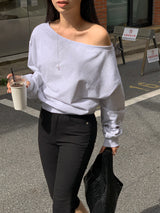 [MADE] Stern hip-to-way off-shoulder sweatshirt