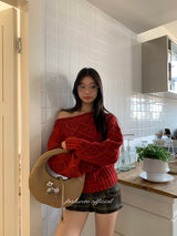 Red gradation off-balance shoulder knitwear