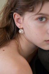 Gold beige pearl point knit earring