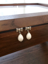 Kairosroom Ribbon and Shell Pearl Earring