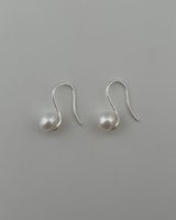 Sunday pearl earring (silver)