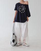 Star lettering off-shoulder boxy short-sleeved T-shirt