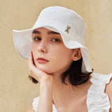 VA Stud Frill Bucket Hat / White