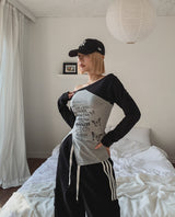バターフルレタリングアンバランスオフショルダー長袖Tシャツ