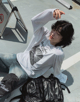 グローイングプリンティングベルベット長袖Tシャツ