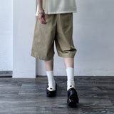 Pleated Silhouette Knee-Length Shorts