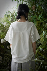 エッセンシャル プリーツ Uネック 1/2 Tシャツ (Off-White)