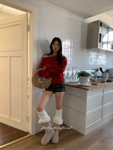 Red gradation off-balance shoulder knitwear