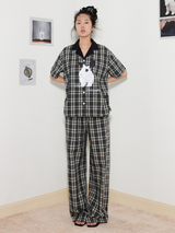 Rabbit pints and logo embroidered pajamas can be worn outside