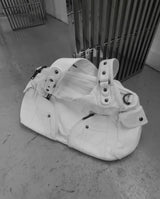ミヴ クラックド レザー ショルダー バッグ