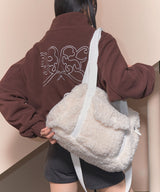 FLUFFY SNAP BOSTON BAG (CREAM)_F24ZE912