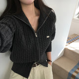 [BELLIDE MADE] Cable knit zip-up with pendant
