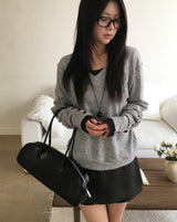 ディープⅤボタンニット