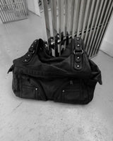 ミヴ クラックド レザー ショルダー バッグ
