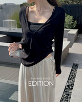 MADE. Luderv deep V‑neck T‑shirt