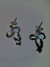 Moonstone ribbon earring