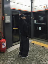 ネイブツータックロウカーブドデニムパンツ