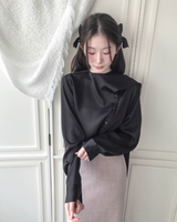グラッドオイルサテンタイブラウス