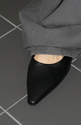 SLIM POINTED WEDGE FLAT