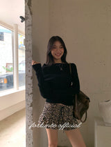 Black hole off-shoulder long-sleeved knitwear