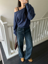 [MADE] Stern hip-to-way off-shoulder sweatshirt