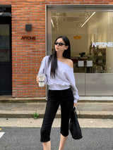 [MADE] Stern hip-to-way off-shoulder sweatshirt
