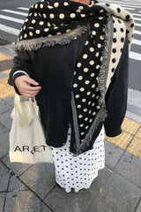 Dot triangle shawl muffler