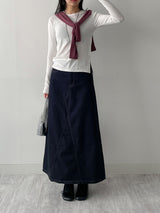 One-slit button tension t-shirt
