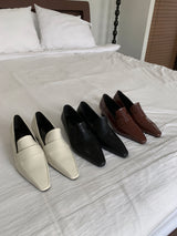 キッテンスリムラインスティレットミッドフラットローファー